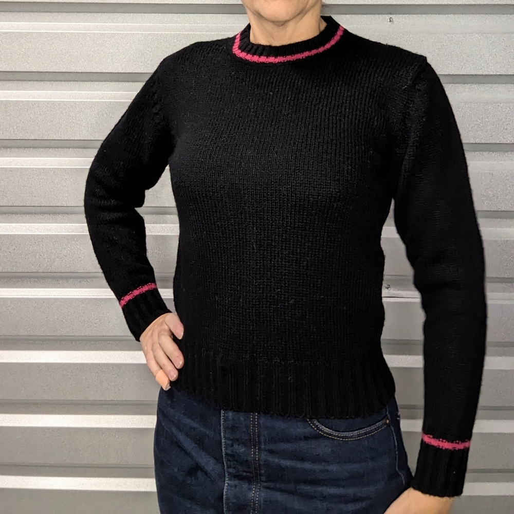 BLACK CREWNECK SWEATER 1970's vintage S